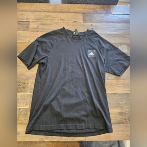 EUC - Adidas Vented T-shirt (LG)